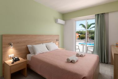 Standard Twin / Double Room, Pool Side, double bed