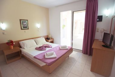 Standard TwinDouble bed