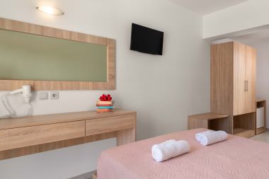 Standard Twin / Double Room, Pool Side, entire room