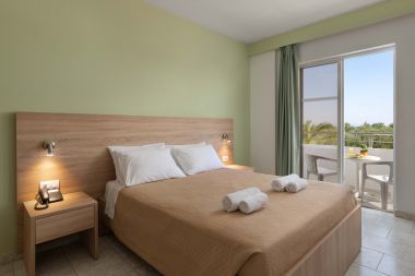 Two bedroom apartment with pool view double bed