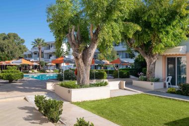Superior Double Room Pool View, garden sight