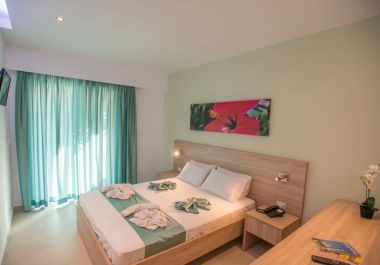 Superior Double Room Pool View, double bed