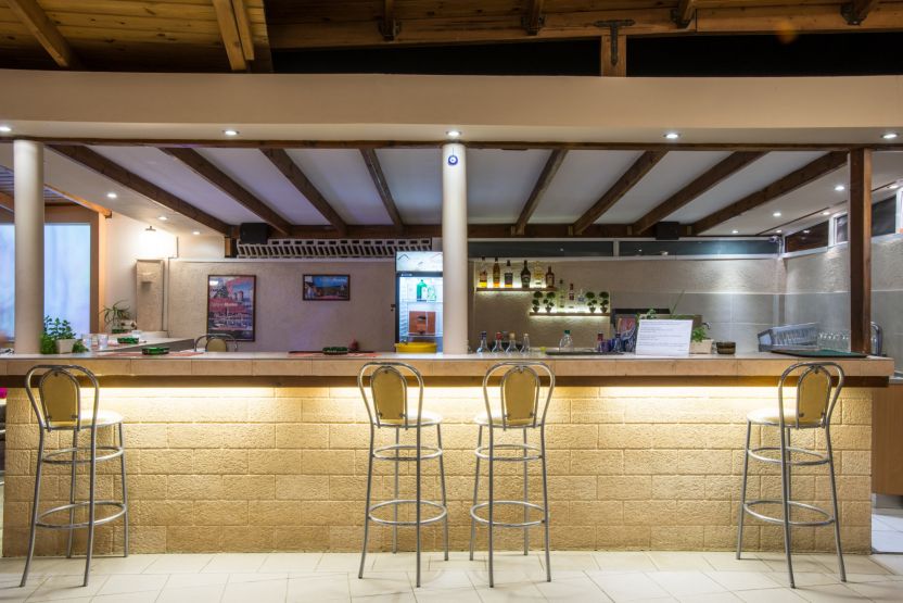 Meliton Bar food and beverage